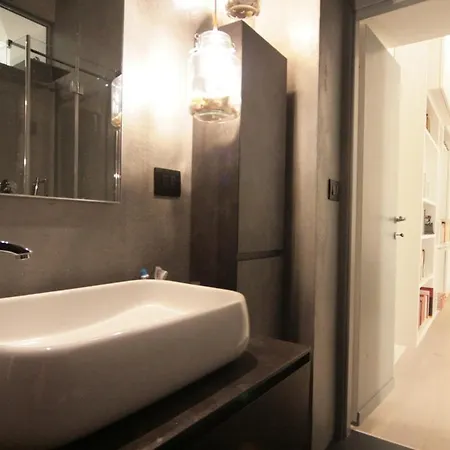 New Unit Contemporary Vittorio *